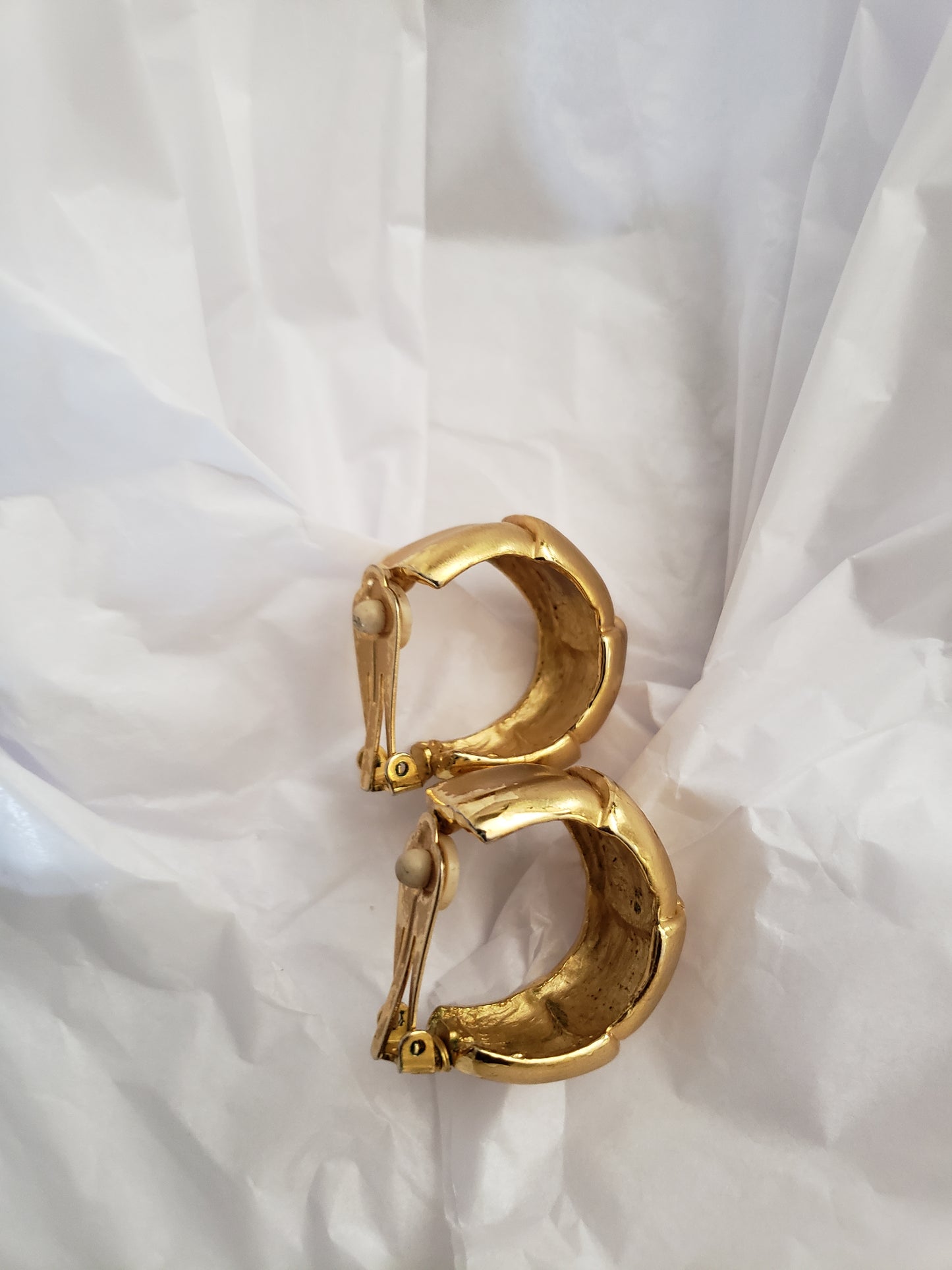 Gold Scalloped Earrings - Clip