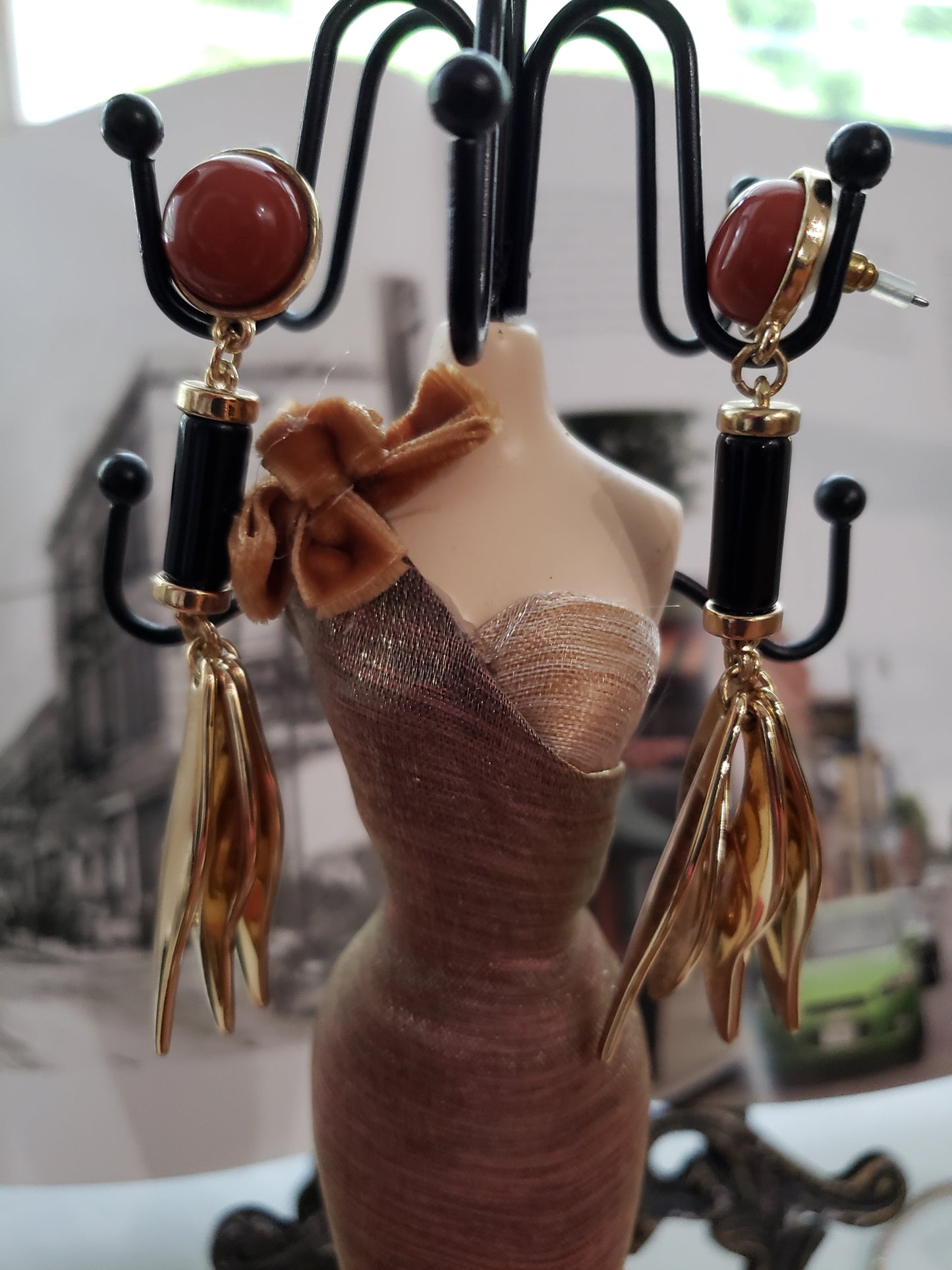 Black and Gold Earrings and Necklace Set